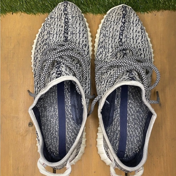 Used Yeezy 350 Turtle doves (2015). - Picture 8 of 9